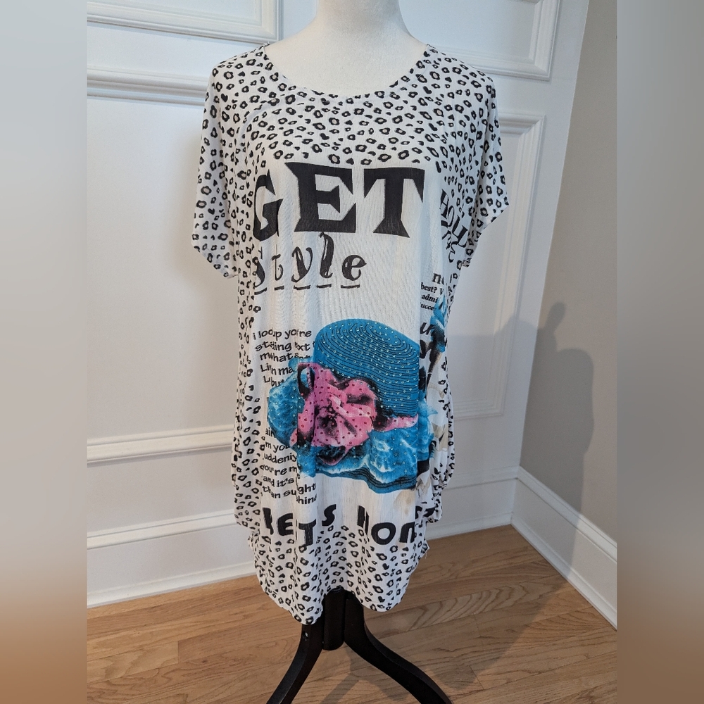 V & F Paris NWOT Graphic Print Tunic with Blue and Pink Accents